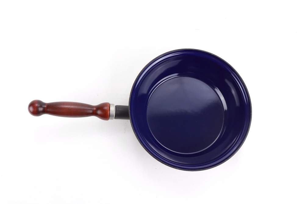 Emajlirana tava s odvojivom drvenom drškom ø 20 cm - CRNA/KOBALT
