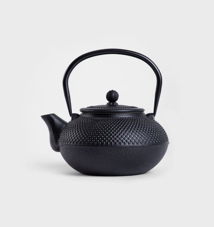 ČAJNIK  ANDREAS CRENI LJEVCANO ŽELJEZO 1,5 L